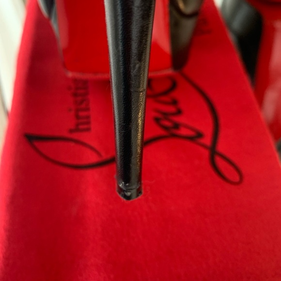 Authentic Christian Louboutain Vertia Asymmetric Black Bootie Size 39.5 - Picture 8 of 10